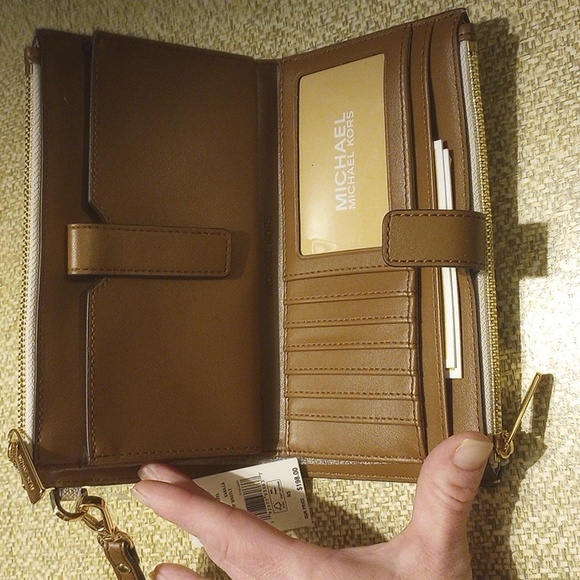 Micheal kors nwt double zip pocket snap wallet retails 198.00 jet set collection - Picture 2 of 13